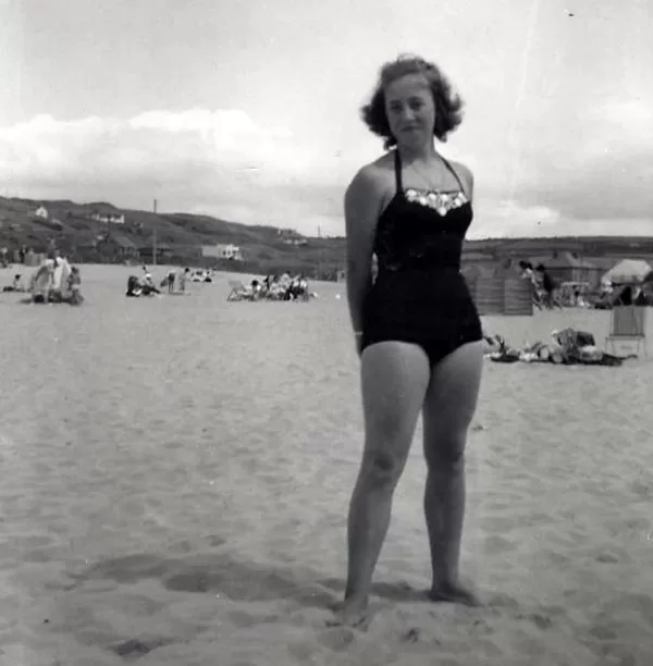 Marion looking hot on the beach