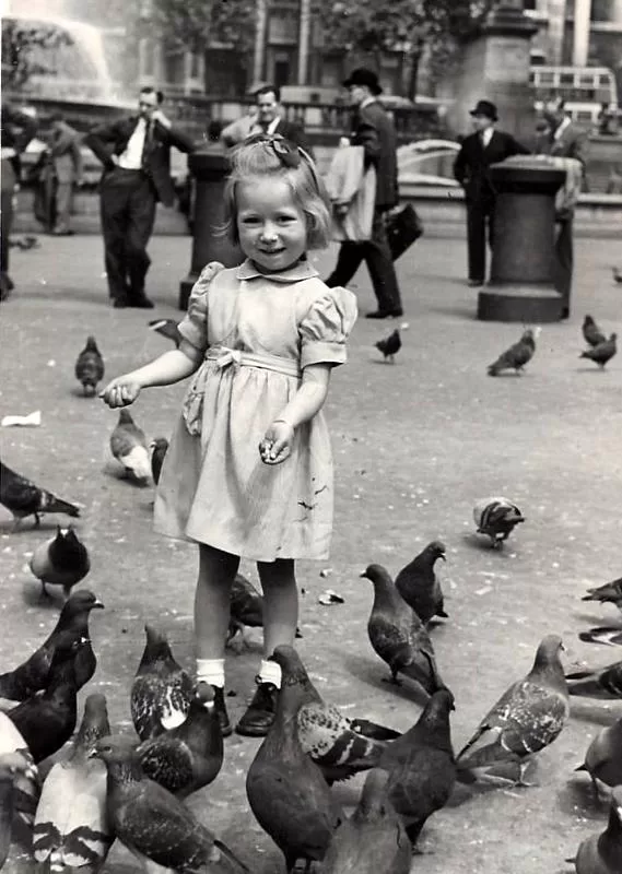 Marion Feeding the pidgeons in Trafalgar Square